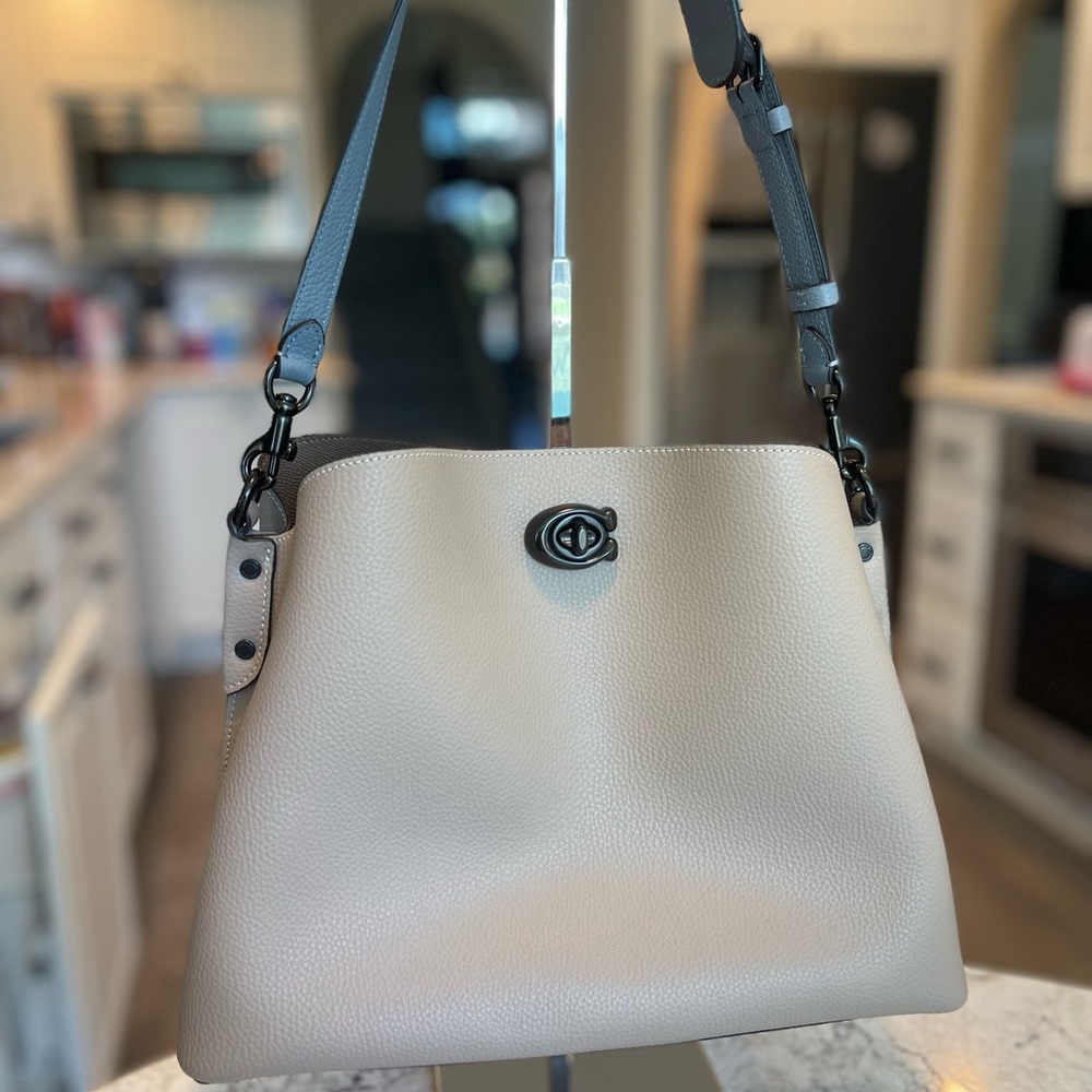 Coach Willow Shoulder Bag w/ dusterbag